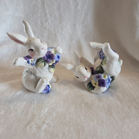 Other - Andrea by Sadek Playful Baby Bunny Rabbits w/Hydrangeas Salt and Pepper Shakers